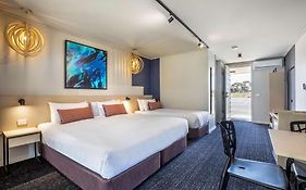 Nightcap At Gateway Hotel